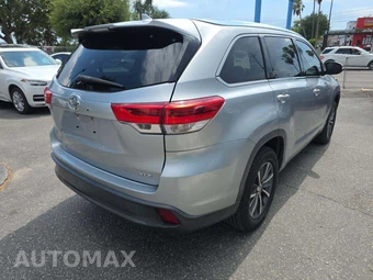 2017 Toyota Highlander XLE – miniatura 3