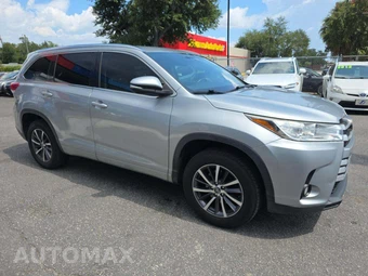 2017 Toyota Highlander XLE – miniatura 4