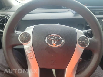 2017 Toyota Prius c Two - miniatura 10
