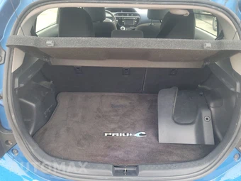 2017 Toyota Prius c Two - miniatura 16