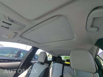2017 Toyota Prius Four – miniatura 11