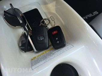 2017 Toyota Prius Three Touring – miniatura 8
