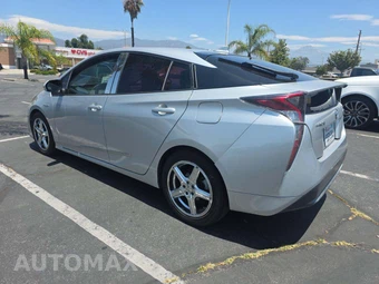 2017 Toyota Prius Two – miniatura 2