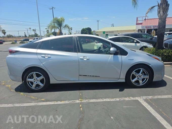 2017 Toyota Prius Two – miniatura 4