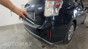 2017 Toyota Prius v Three – miniatura 22