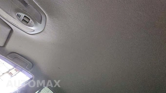 2017 Toyota Prius v Three – miniatura 29
