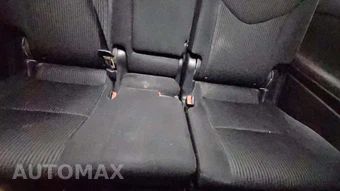 2017 Toyota Prius v Three – miniatura 35