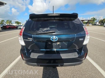 2017 Toyota Prius v Three – miniatura 5