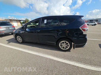 2017 Toyota Prius v Three – miniatura 6
