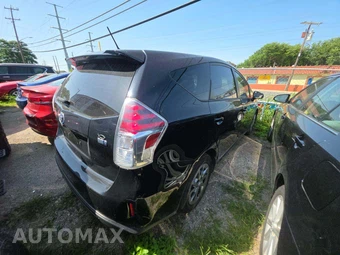 2017 Toyota Prius v Three – miniatura 3