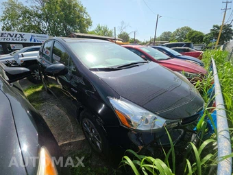 2017 Toyota Prius v Three – miniatura 4