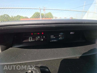 2017 Toyota Prius v Three – miniatura 9