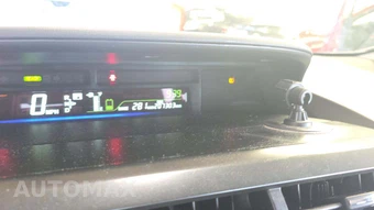 2017 Toyota Prius v Two - miniatura 23