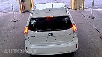 2017 Toyota Prius v Two - miniatura 5