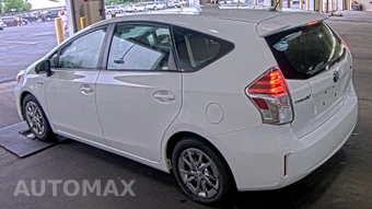 2017 Toyota Prius v Two - miniatura 6