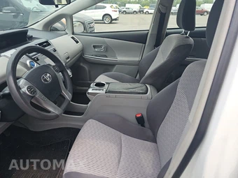 2017 Toyota Prius v Two - miniatura 7