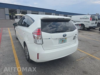 2017 Toyota Prius v Two – miniatura 6