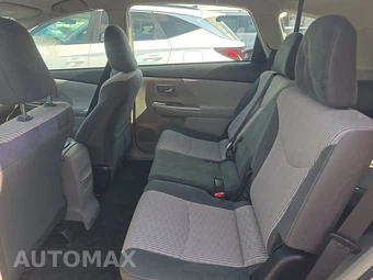 2017 Toyota Prius v Two – miniatura 13