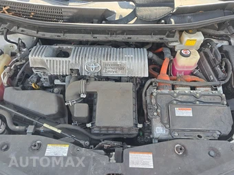 2017 Toyota Prius v Two – miniatura 16