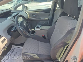 2017 Toyota Prius v Two – miniatura 7