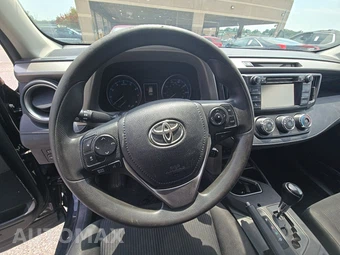 2017 Toyota RAV4 LE – miniatura 10