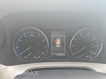 2017 Toyota RAV4 LE – miniatura 12