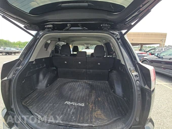 2017 Toyota RAV4 LE – miniatura 16