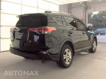 2017 Toyota RAV4 LE – miniatura 4