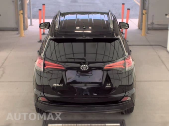 2017 Toyota RAV4 LE – miniatura 5