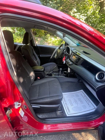 2017 Toyota RAV4 LE - miniatura 10