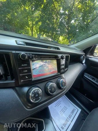 2017 Toyota RAV4 LE - miniatura 17
