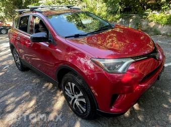 2017 Toyota RAV4 LE - miniatura 2