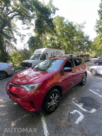 2017 Toyota RAV4 LE - miniatura 3