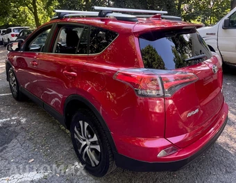 2017 Toyota RAV4 LE - miniatura 7