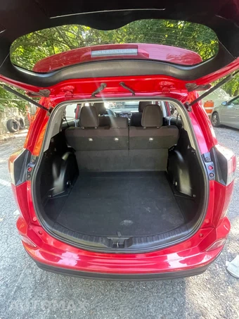2017 Toyota RAV4 LE - miniatura 8