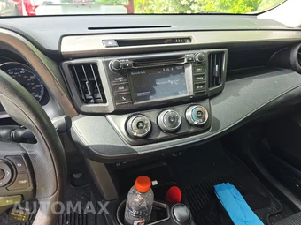 2017 Toyota RAV4 LE - miniatura 11