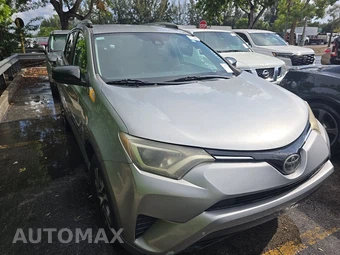 2017 Toyota RAV4 LE - miniatura 3