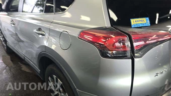2017 Toyota RAV4 LE - miniatura 30