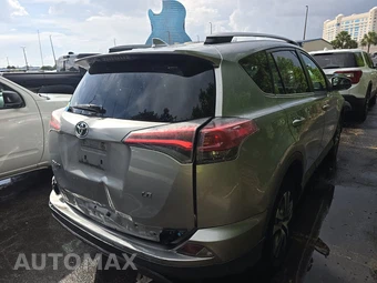 2017 Toyota RAV4 LE - miniatura 4