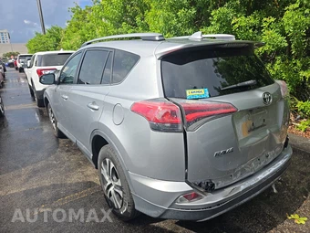2017 Toyota RAV4 LE - miniatura 6