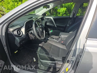 2017 Toyota RAV4 LE - miniatura 7