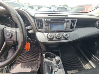 2017 Toyota RAV4 LE - miniatura 11