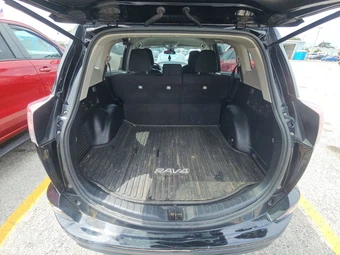 2017 Toyota RAV4 LE - miniatura 16