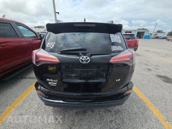 2017 Toyota RAV4 LE - miniatura 5