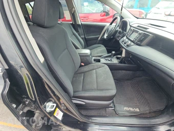2017 Toyota RAV4 LE - miniatura 8