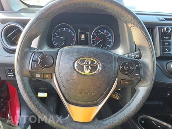 2017 Toyota RAV4 LE - miniatura 10