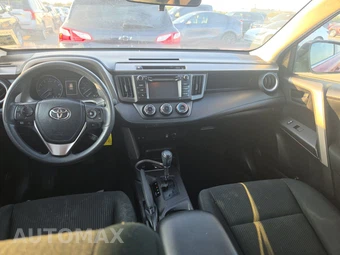 2017 Toyota RAV4 LE - miniatura 11