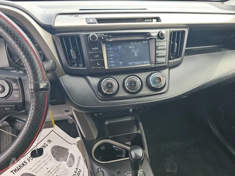 2017 Toyota RAV4 LE – miniatura 11