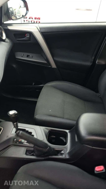 2017 Toyota RAV4 LE – miniatura 18