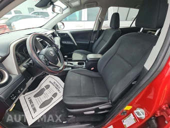 2017 Toyota RAV4 LE – miniatura 7